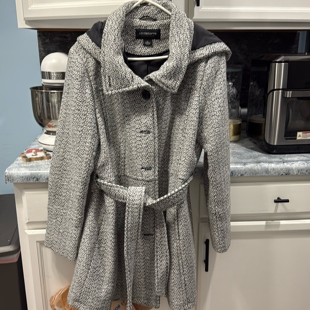 Liz Claiborne Women's Black and White Coat
